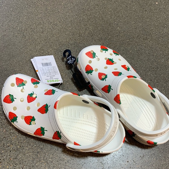 strawberry crocs canada